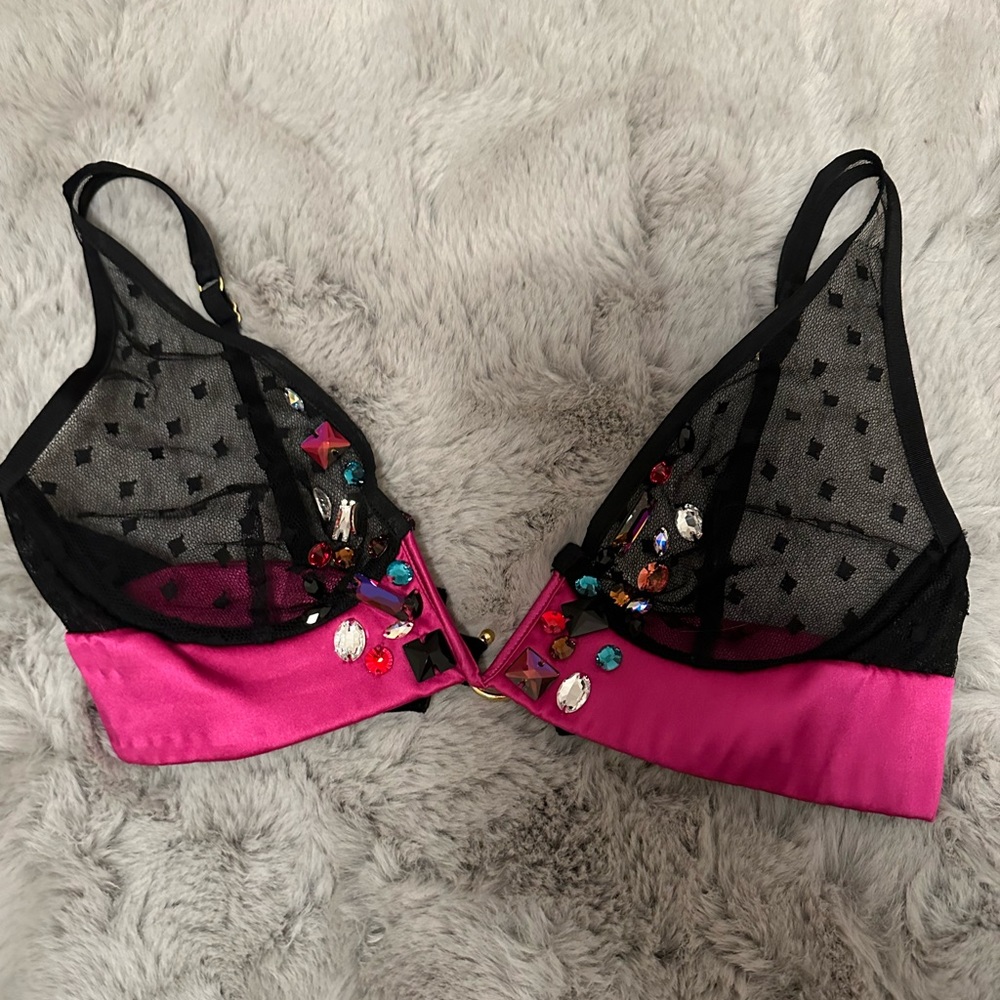 Damaris Chiacchiere Black Silk Square Pattern MeshV-Plunge Jeweled PinkSatin Bra - Picture 10 of 16